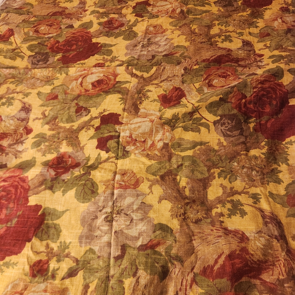Floral Patterned Heavy Linen Fabric in Red, Green and Yellow. - Picture 8 of 14